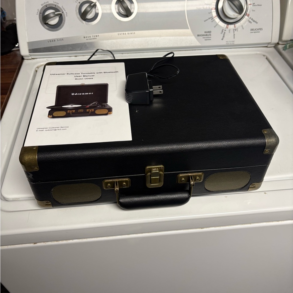 Black Vintage-Style Record Player!